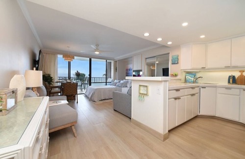Kahana Condo | Valley Isle Resort #707 - Vacation West Maui - Beachfront Luxury