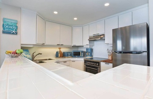 Kahana Condo | Valley Isle Resort #707 - Vacation West Maui - Beachfront Luxury