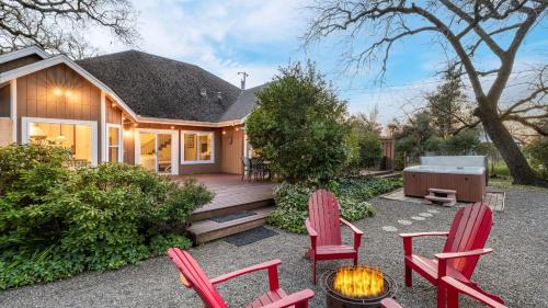 Kenwood House | Valley of the Moon by AvantStay Tranquil Escape Large Yard w Hot Tub Fire Pit