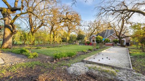 Kenwood House | Valley of the Moon by AvantStay Tranquil Escape Large Yard w Hot Tub Fire Pit