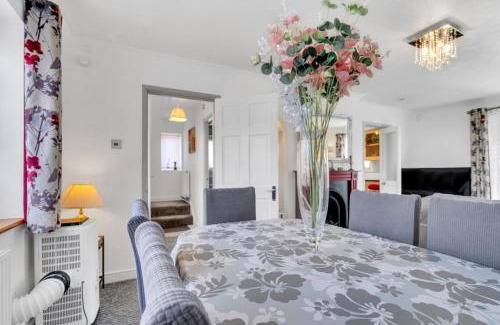Southwick House | Valley Rise By My Getaways Free Parking
