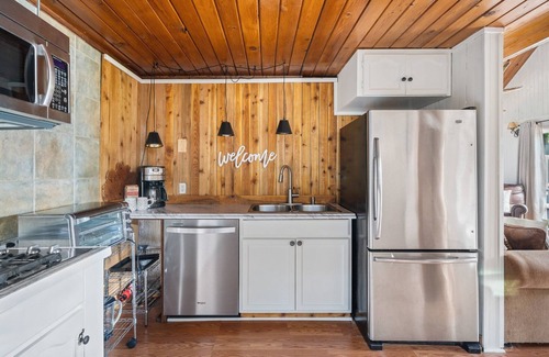 Maple Falls Cabin | Valley View Cabin: Cozy 2BR Retreat Near Hiking & Skiing, No Pets Allowed