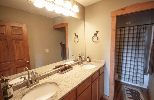 Blairsville Cabin | Valley View Vacation Rental with 3 Bedrooms, Hot Tub, and Awesome Views