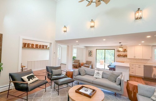 West Dover House | Valley View Villa - Modern Farmhouse W/Hot Tub