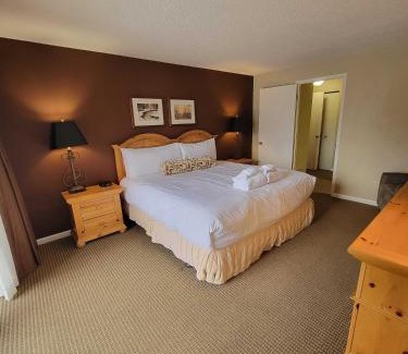 Acme Apartment | Valleyview Swing & Stay