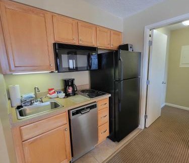 Acme Apartment | Valleyview Swing & Stay
