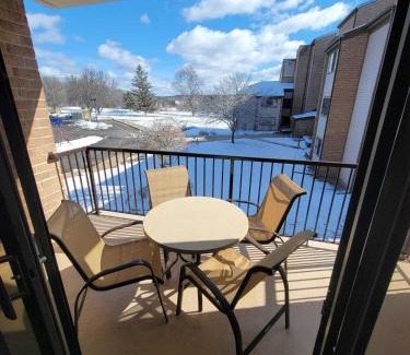 Acme Apartment | Valleyview Swing & Stay