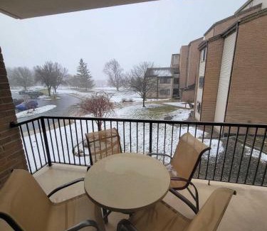 Acme Apartment | Valleyview Swing & Stay