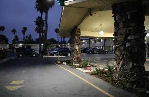 San Ysidro Hotel | Valli Hi Motel