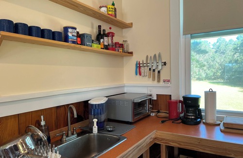 Townsend House | Valona Blue, on tidal creek/marsh, room for boat, kayak, fishing explore, relax