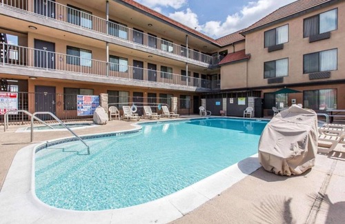 Bell Gardens House | Value accommodations conveniently close to downtown Los Angeles