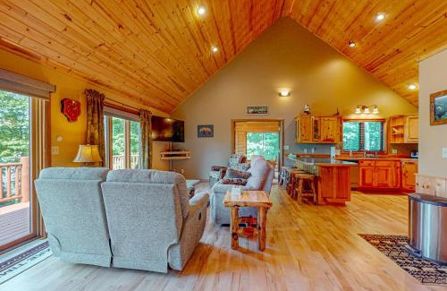 Presque Isle House | Van Vliet Lakehouse