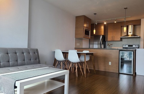 Crosstown Condo | Vancouver Downtown Core Living