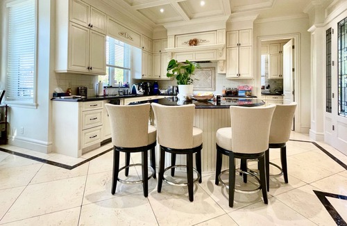 Oakridge House | Vancouver Luxury Guest House