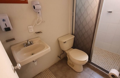 Downtown Queretaro Apartment | Vancouver room/comfy and safe/2per.