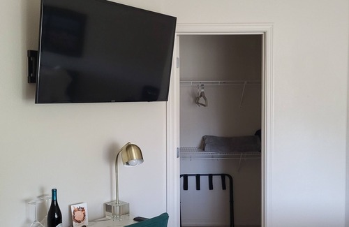 Vancouver House | Vancouver, Wa./Portland, Or/Mastersuite/vaultceilings/W/discount extend stayn
