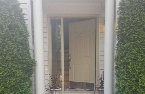 Vancouver House | Vancouver, Wa./Portland, Or/Mastersuite/vaultceilings/W/discount extend stayn