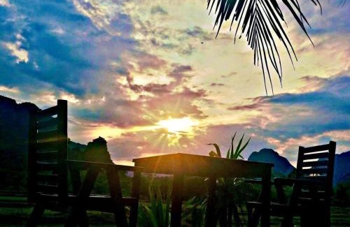 Vang Vieng Hotel | Vang Vieng Savanh Sunset View Resort