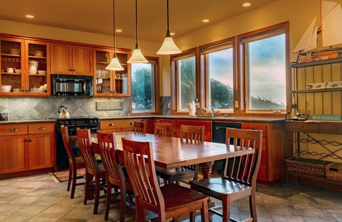 South Beach House | Vanishing Sands, Sleeps 4, Pet Friendly, Hot Tub, Oceanfront, Beach Access, WiFi, BBQ