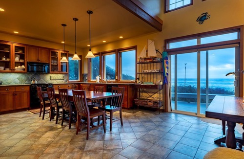 South Beach House | Vanishing Sands, Sleeps 4, Pet Friendly, Hot Tub, Oceanfront, Beach Access, WiFi, BBQ