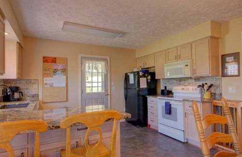 Pisgah Forest House | Vaquero on French Broad River valley near Brevard, one level, Dogs OK, free Biltmore Pass