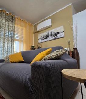 Downtown Apartment | VARESE PRIME - Stylish and large Apartment, Air Conditioning, 2 Baths, 2 Covered Parking, City Centre
