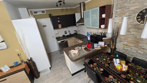 Downtown Apartment | VARESE PRIME - Stylish and large Apartment, Air Conditioning, 2 Baths, 2 Covered Parking, City Centre