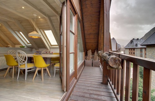 Baqueira Apartment | Varrados Beautiful attic apartment recently renovated for 9p at the foot of slopes 1500