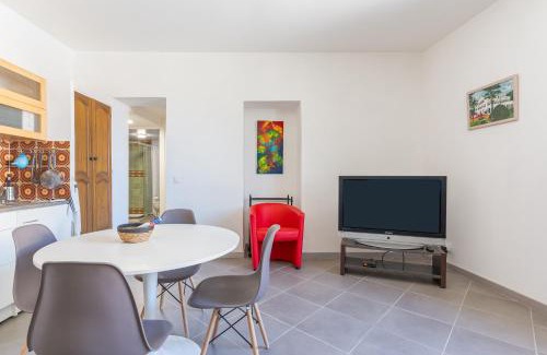 Charleval Apartment | Vaste appart de 44 m centre - n2