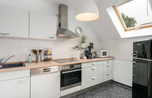 Dreieich Condo | Veens Crew Home 7 Pax