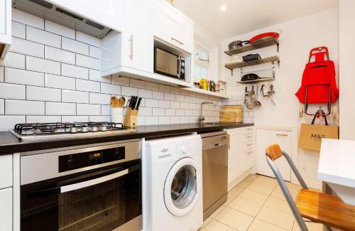 Queen's Gate House | Veeve - A Kensington Mews