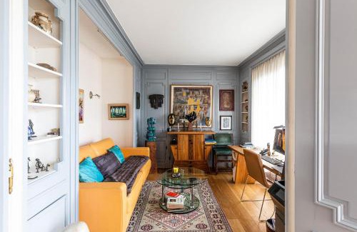 Chaillot Apartment | Veeve - Rooftop Views of the Arc de Triomphe
