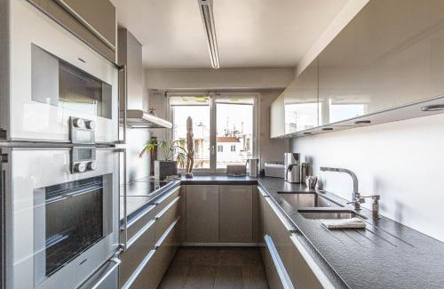 Chaillot Apartment | Veeve - Rooftop Views of the Arc de Triomphe
