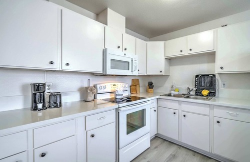 Las Vegas House | Vegas Getaway Near Strip! Sleeps 6!
