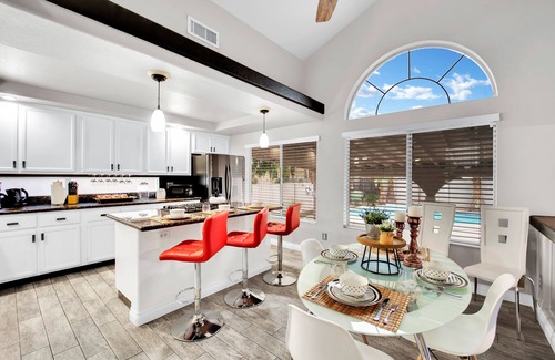 Las Vegas House | Vegas Themed-Jetted Spa-Pool Table-Near Strip