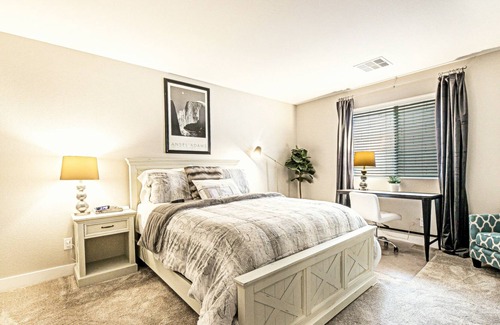 Providence House | Vegas Valley Views!! Family friendly gated Vegas neighborhood.