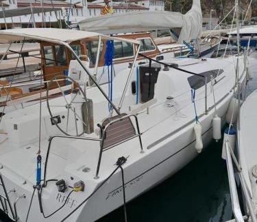 Vallpineda Boat Rental | Velero Viko S30