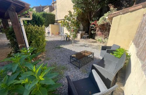 Roujan Apartment | Velezia Guesthouse