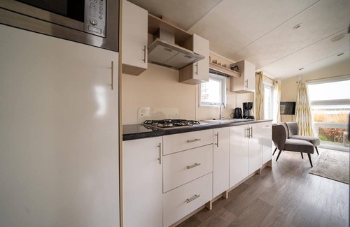 Nunspeet Ski Chalet | Veluwemeer Chalet with Microwave