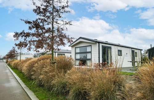Nunspeet Ski Chalet | Veluwemeer Chalet with Microwave