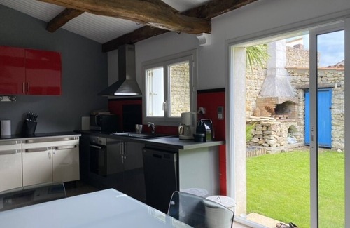 Le Bernard House | Vendée in a charming village, 5 km from the beaches, all home comforts