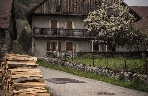 Montmin House | Venez Chez Vous Mountain View