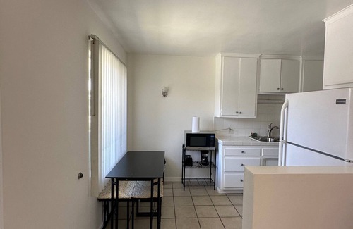 Mar Vista Apartment | Venice Apartment with Parking B