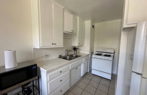 Mar Vista Apartment | Venice Apartment with Parking B