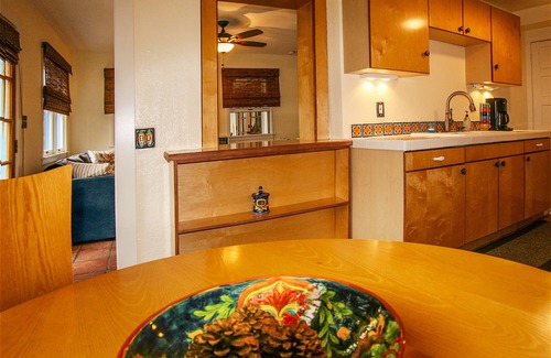 Venice Apartment | Venice Beach Oceanside Retreat~ Steps to Beach! Gated Yard, BBQ, Parking, Cabana