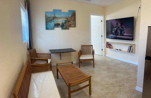 South Venice Apartment | VENICE CONVENIENT APARTMENT