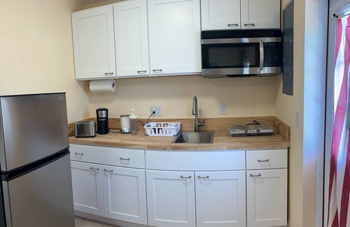 South Venice Apartment | VENICE CONVENIENT APARTMENT