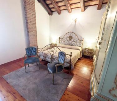 Campagna Lupia House | VENICE Elegant Bedroom with Private Bathroom