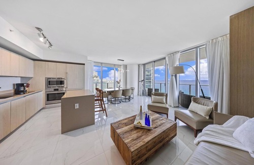 Hollywood South Central Beach Apartment | Ventur Beachfront Luxe Condo - Lyfe Beach Resort