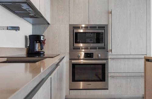 Hollywood South Central Beach Apartment | Ventur Beachfront Luxe Condo - Lyfe Beach Resort